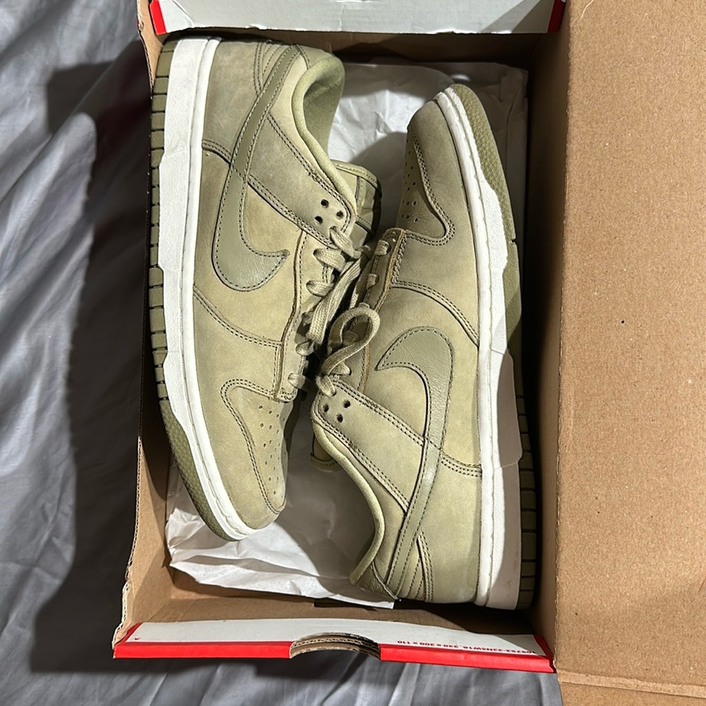 Low dunks 8 1/2 in womens